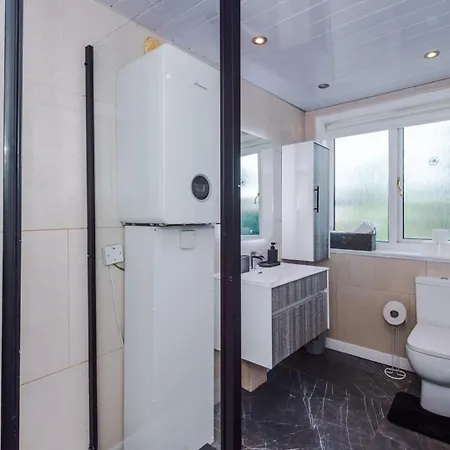 Modern Chorlton | Parking | & Airport