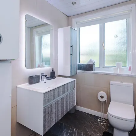 Modern Chorlton | Parking | & Airport Manchester