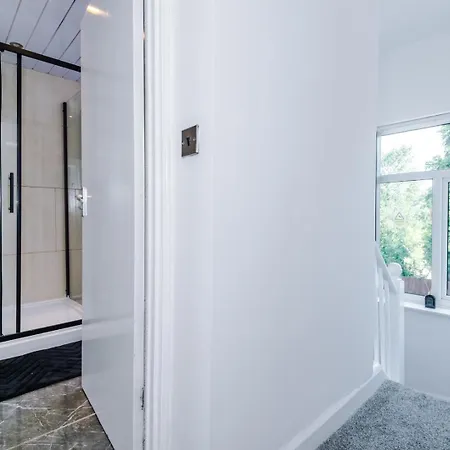 Modern Chorlton | Parking | & Airport *