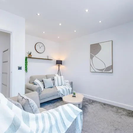Modern Chorlton | Parking | & Airport Manchester