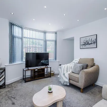 Feriehus Modern Chorlton | Parking | & Airport *