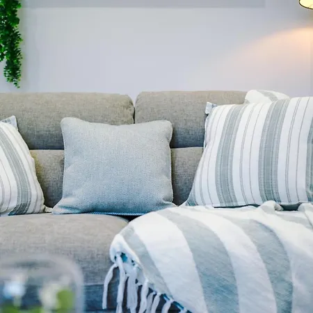 Modern Chorlton | Parking | & Airport Tatil Evi Manchester