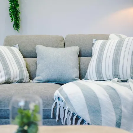 Modern Chorlton | Parking | & Airport