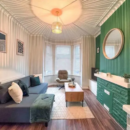 Salford Retreat - 3 Bedrooms - Sleeps 5 - River *