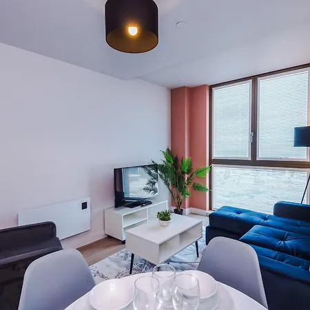 1bdr Open Plan With Full Kitchen Manchester