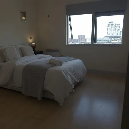 Premium 2 Bed In The Heart Of Center Апартаменты *