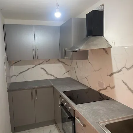 Daire Daddy Flat A - Near Longsight Market And Stockport Road