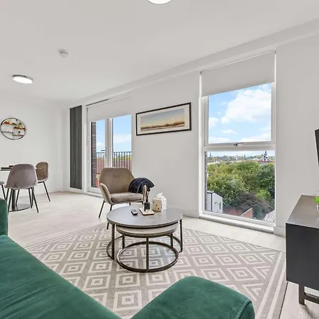 Modern 2br With Balcony Near Centre Apartmán *