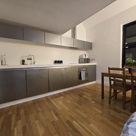 Cozy 3 Bedroom For 6 Guests Salford Daire *