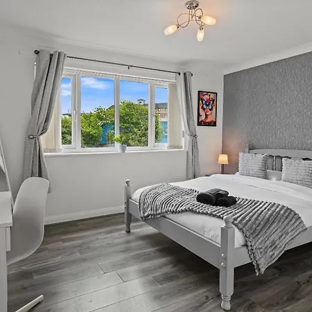 Prime Location Pad Free Parking Ps4 Wifi Tourists Manchester