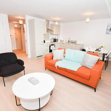 Modern & Bright 2 Bed Nr Old Trafford *