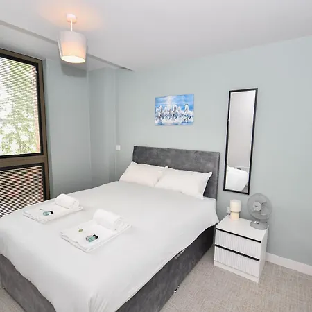 Modern & Bright 2 Bed Nr Old Trafford Manchester