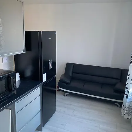 2 Bed Flat In Cheetham Hill,