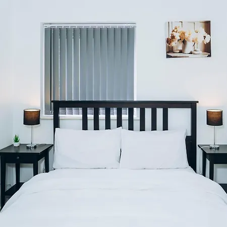 Stylish Centre - 3 Double Bedrooms - Sleeps Up To 10 Manchester