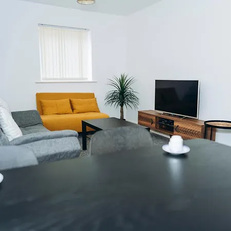 Stylish Centre - 3 Double Bedrooms - Sleeps Up To 10