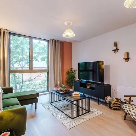 2br In - Free Parking *