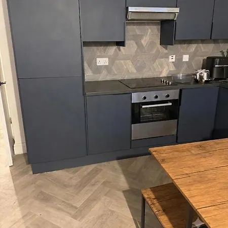 Village 2 Bed M1 Piccadilly Large & Cosy דירה מנצ'סטר