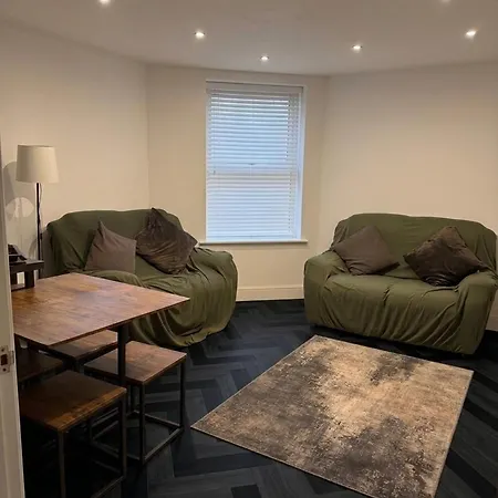 Village 2 Bed M1 Piccadilly Large & Cosy Apartman *