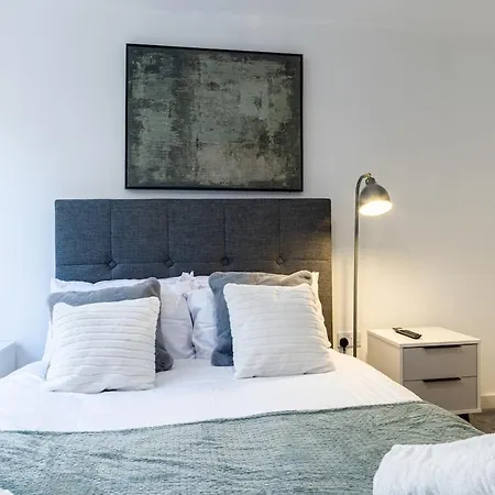 Daire Manchester, Comfy Riverside, Balcony, Salford *