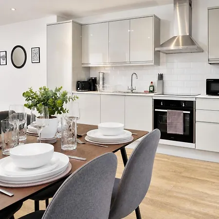 Apartmán Stylish 2 Bed Flat - Near Centre - Balcony *