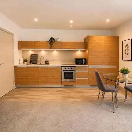شقة Comfortable 2 Bedroom, 2 Bathroom Flat In The Heart Of *