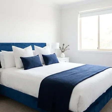 Bright 1br Near Station Sleeps 3