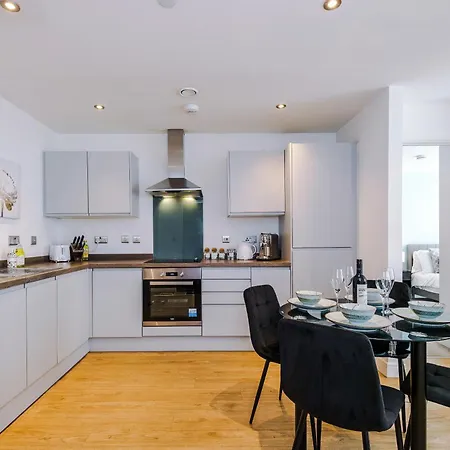 Stylish And Spacious 2bdr Flat