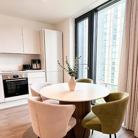 Stylish New 2br 5min Ao Arena Free Parking Apartmán *