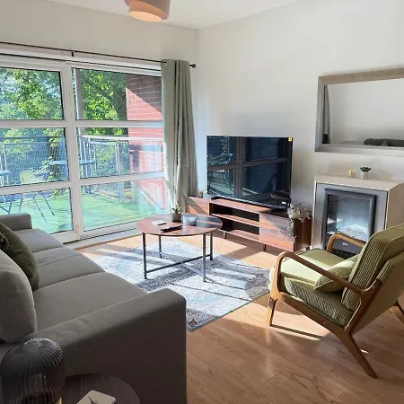 Апартаменты Didsbury 2-Bed With Free Parking & 2 Balconies *
