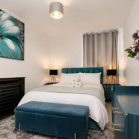Cosy | Centre Ap | Balcony | Free Parking *