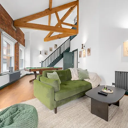 Spacious 2br I Pool Table I Workspace I Centre