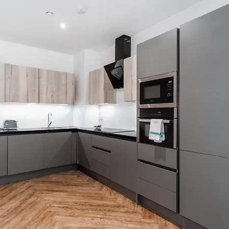 Convenient 3bed Flat W Security Manchester