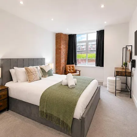 Daire Sleeps 6 - 2br - Free Parking - Manchester