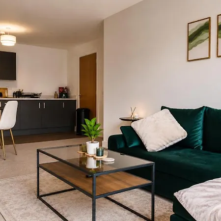 Апартаменты 2 Bedroom Luxury Centre & Salford Манчестер