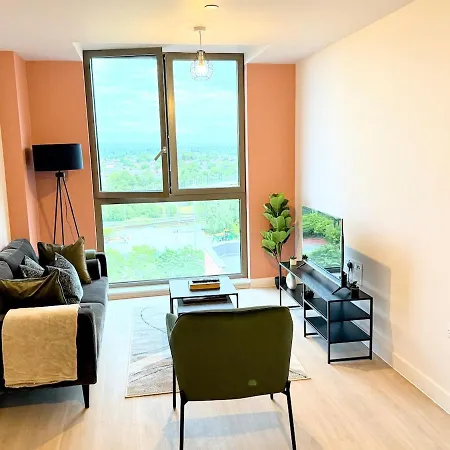 Brand New 1br With Balcony Near Old Trafford *