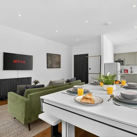 Centre,pool Table,gym,victoria דירה *