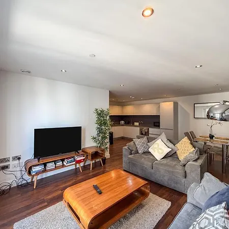 Stylish 3br Ensuite Flat In