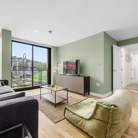 Апартаменты Deansgate Flat With Free Parking By Superhost *