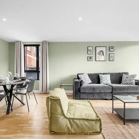 Апартаменты Deansgate Flat With Free Parking By Superhost