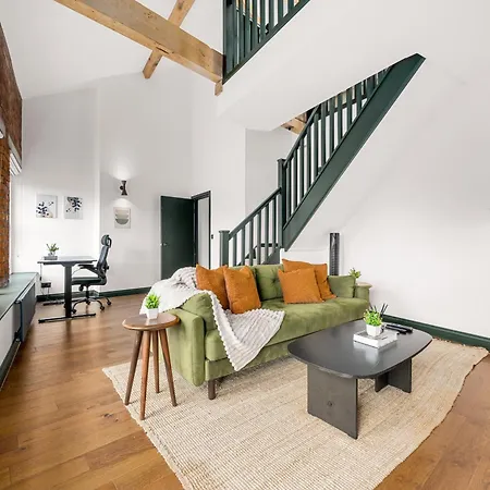 Spacious 2br I Workspace I Duplex I Centre *