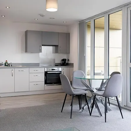 River Irwell View 2br With Parking & Balcony * Manchester