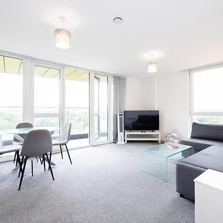 River Irwell View 2br With Parking & Balcony Manchester