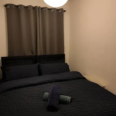 Modern Cozy With Free Parking Near Centre مانشستر