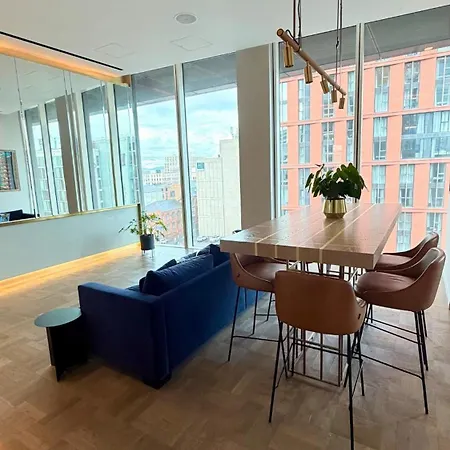 Cloud32 - Luxury Two Bedroom In Centre With Skyline Views * Манчестер