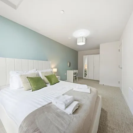 Trafford Garden Place With Free Car Park Daire
