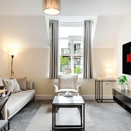 Апартаменты 2 Bed Salford L Free Private Parking L Contractors & Families L Sleeps 4 L Free 1 Hr Early Check-in Манчестер