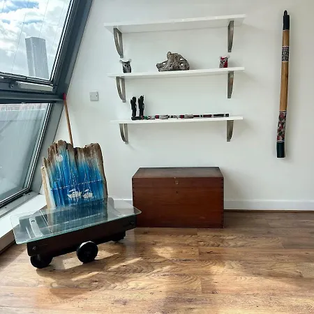 Spacious Duplex With Parking * Manchester