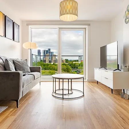 2br Near Old Trafford Balcony, Water View ,parking&gym * Manchester