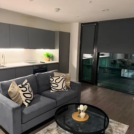 Luxury 2 Bedroom In Mcr- En-suite- Parking- Terrace- Gym Μάντσεστερ