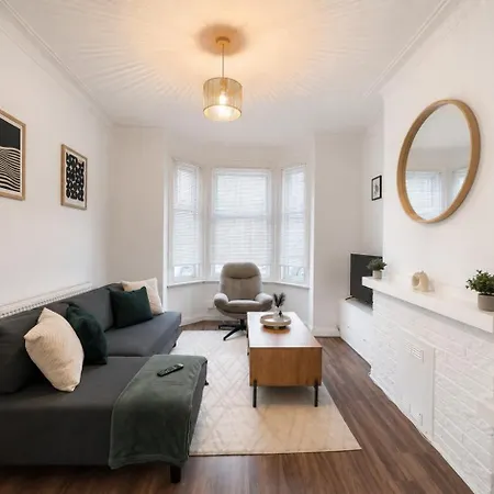 Salford Retreat - 3 Bedrooms - Sleeps 5 - River *